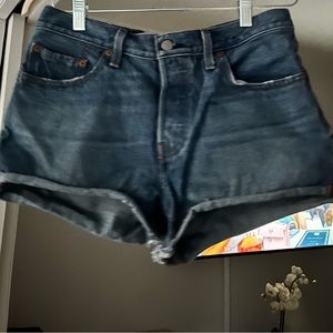 Levi size 27W Jean shorts